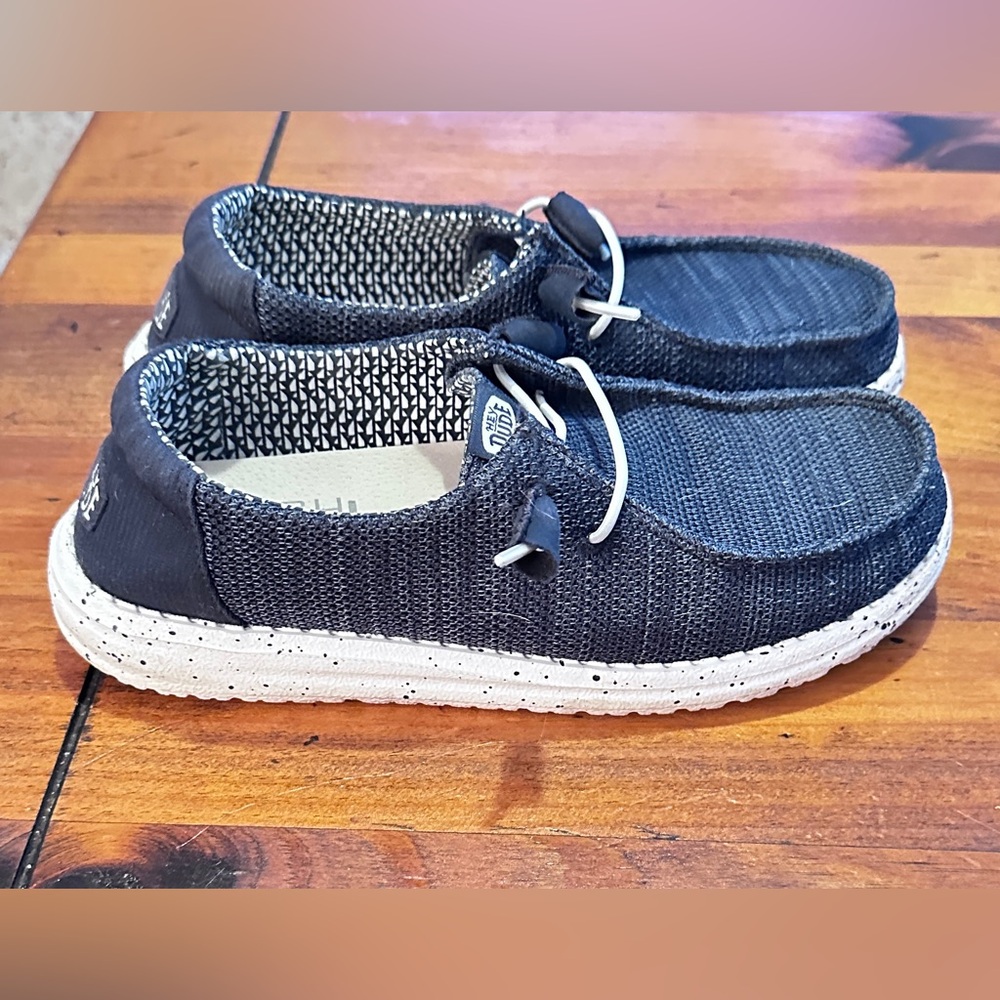 Hey Dude Navy Slip-On Shoe. Good condition. Size 7 - Picture 5 of 6